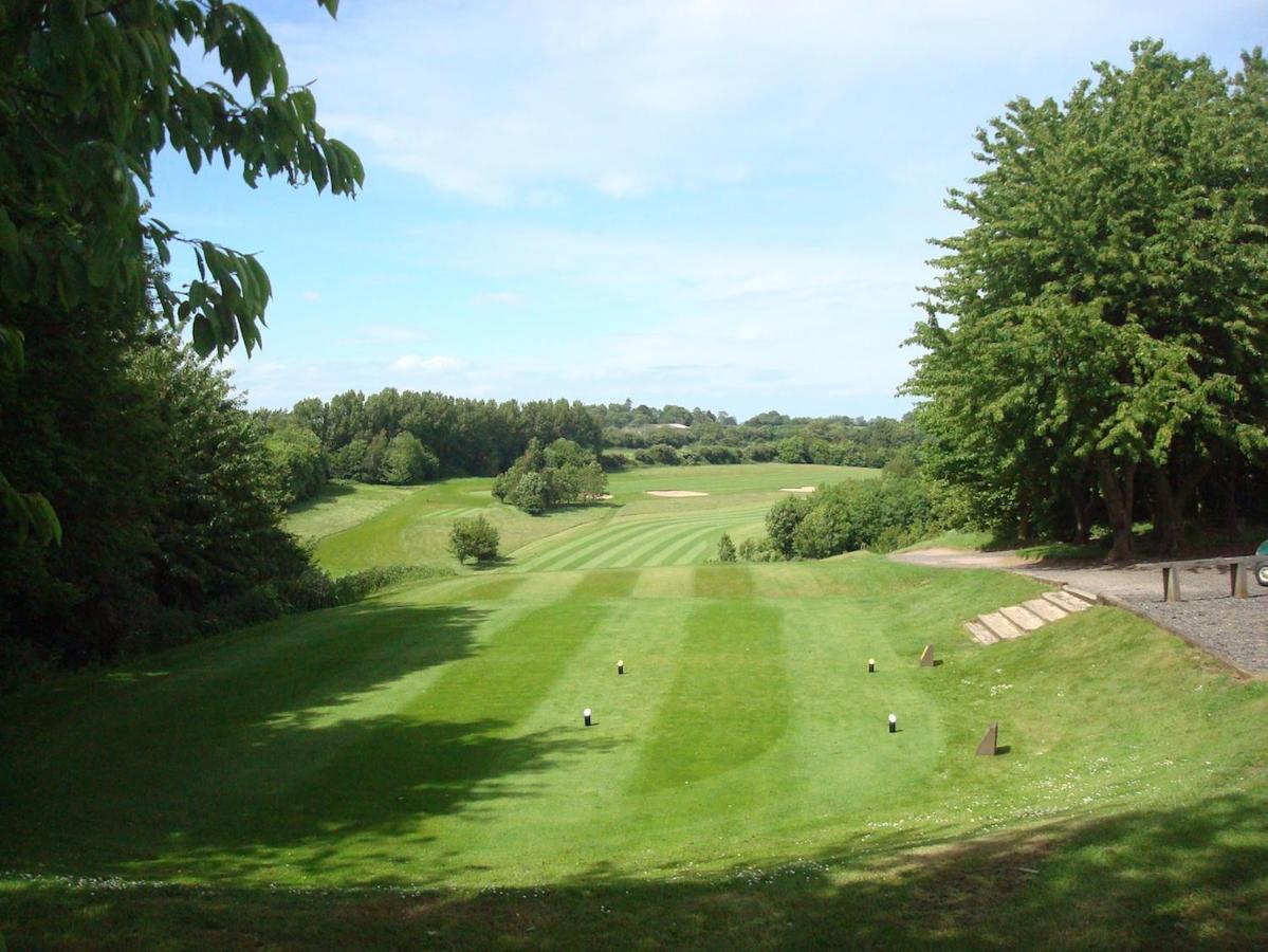Cave Hotel & Golf Resort Faversham Exterior photo